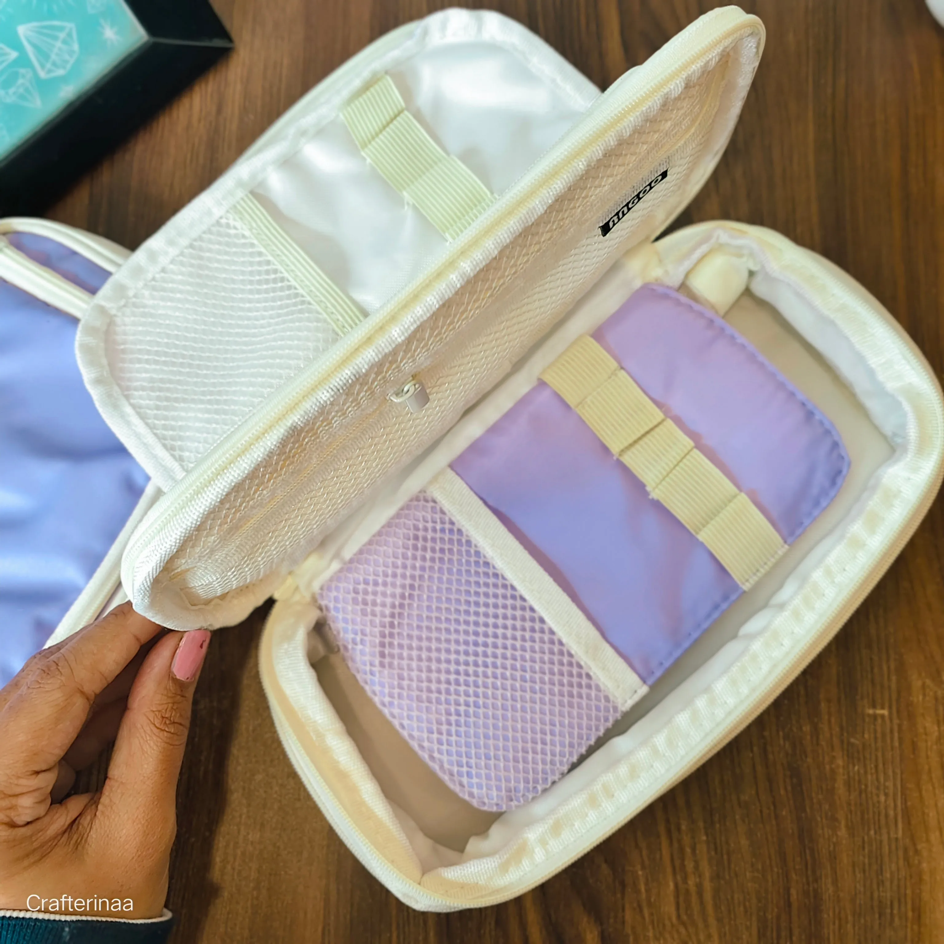 Angoo Spacious Expandable Multipurpose Pouch