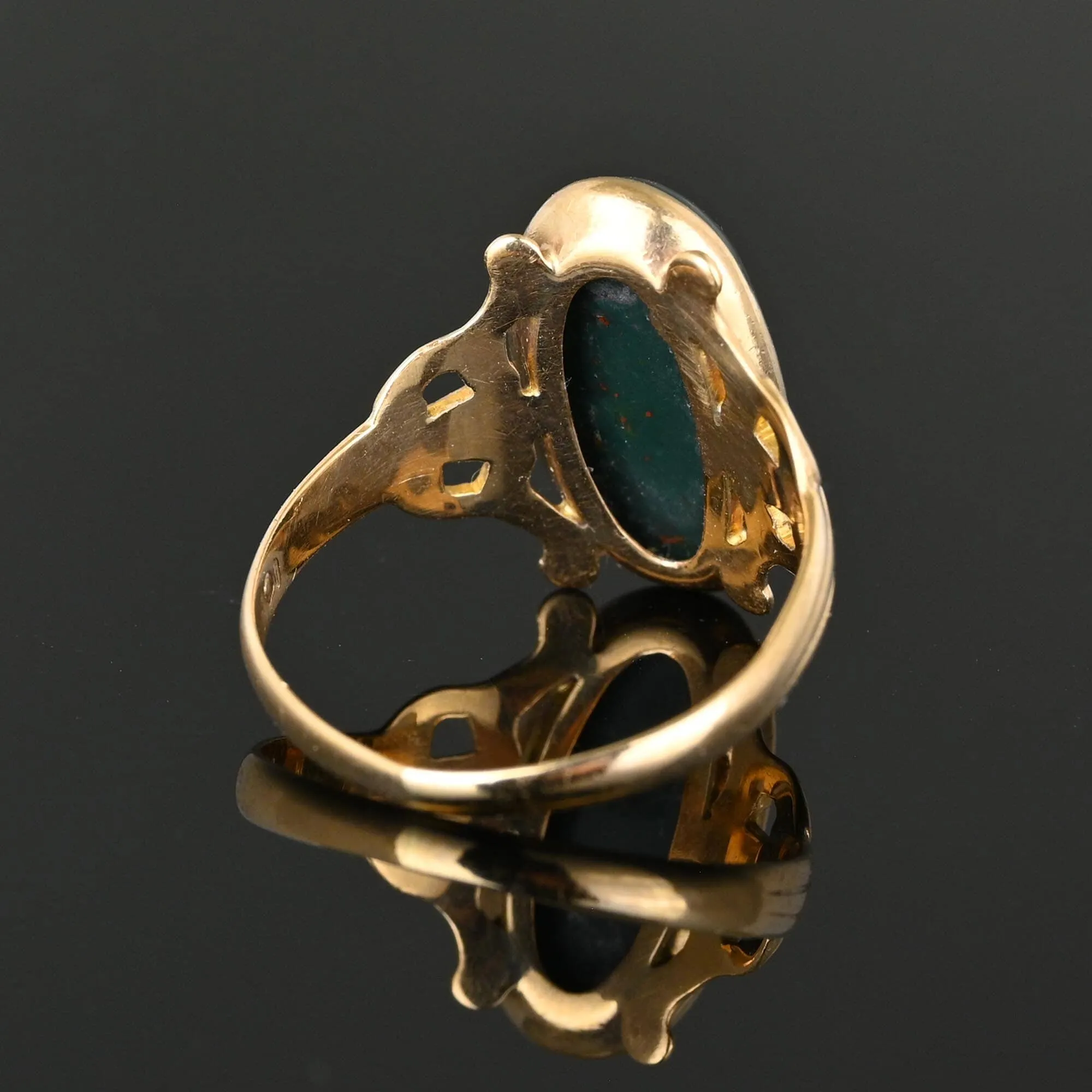 Antique Gold Oval Bloodstone Cabochon Ring