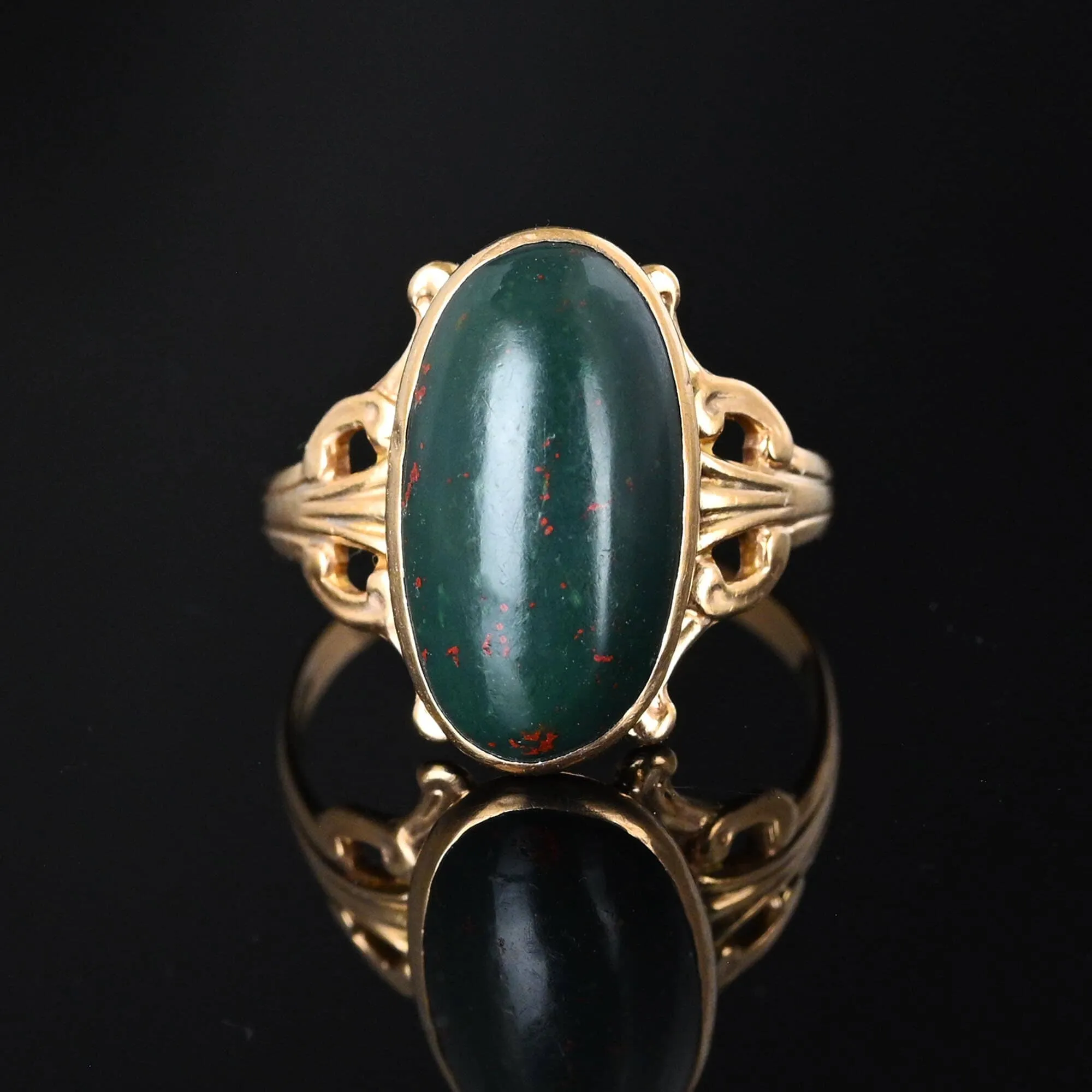 Antique Gold Oval Bloodstone Cabochon Ring