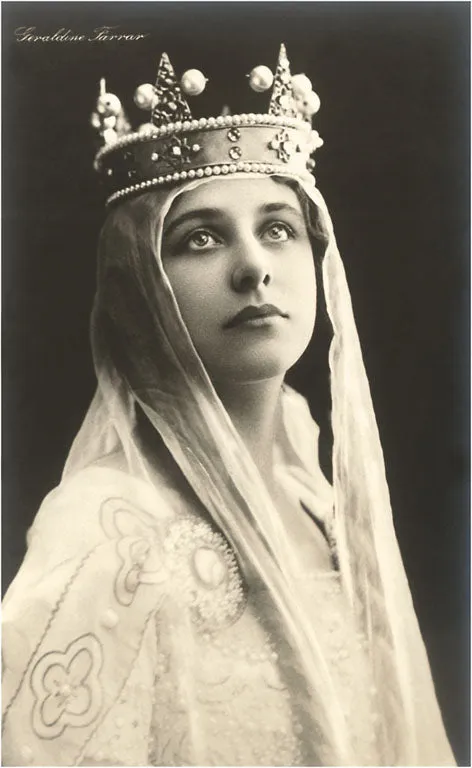 BW-21 Woman with Crown - Vintage Image