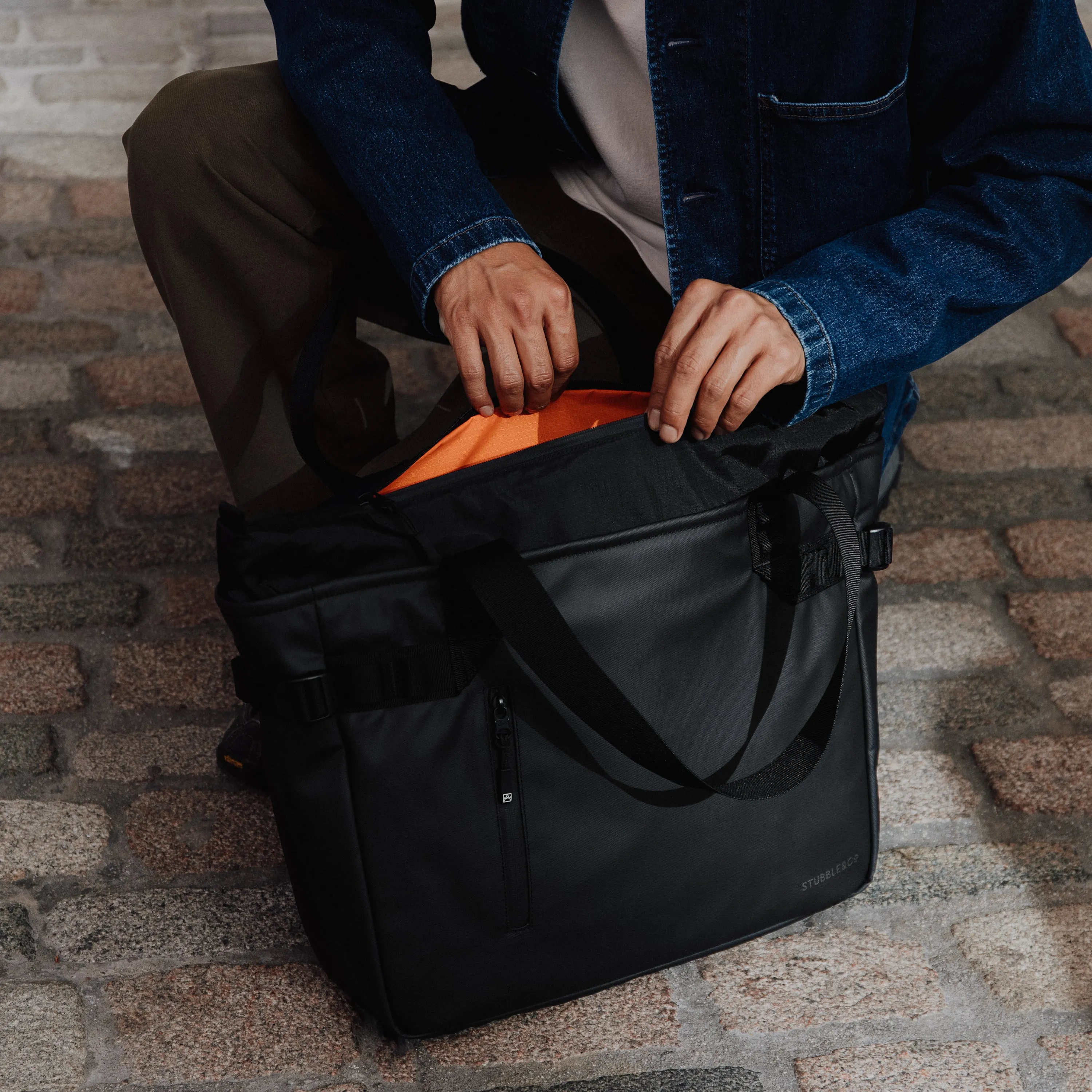Laptop Tote 20L