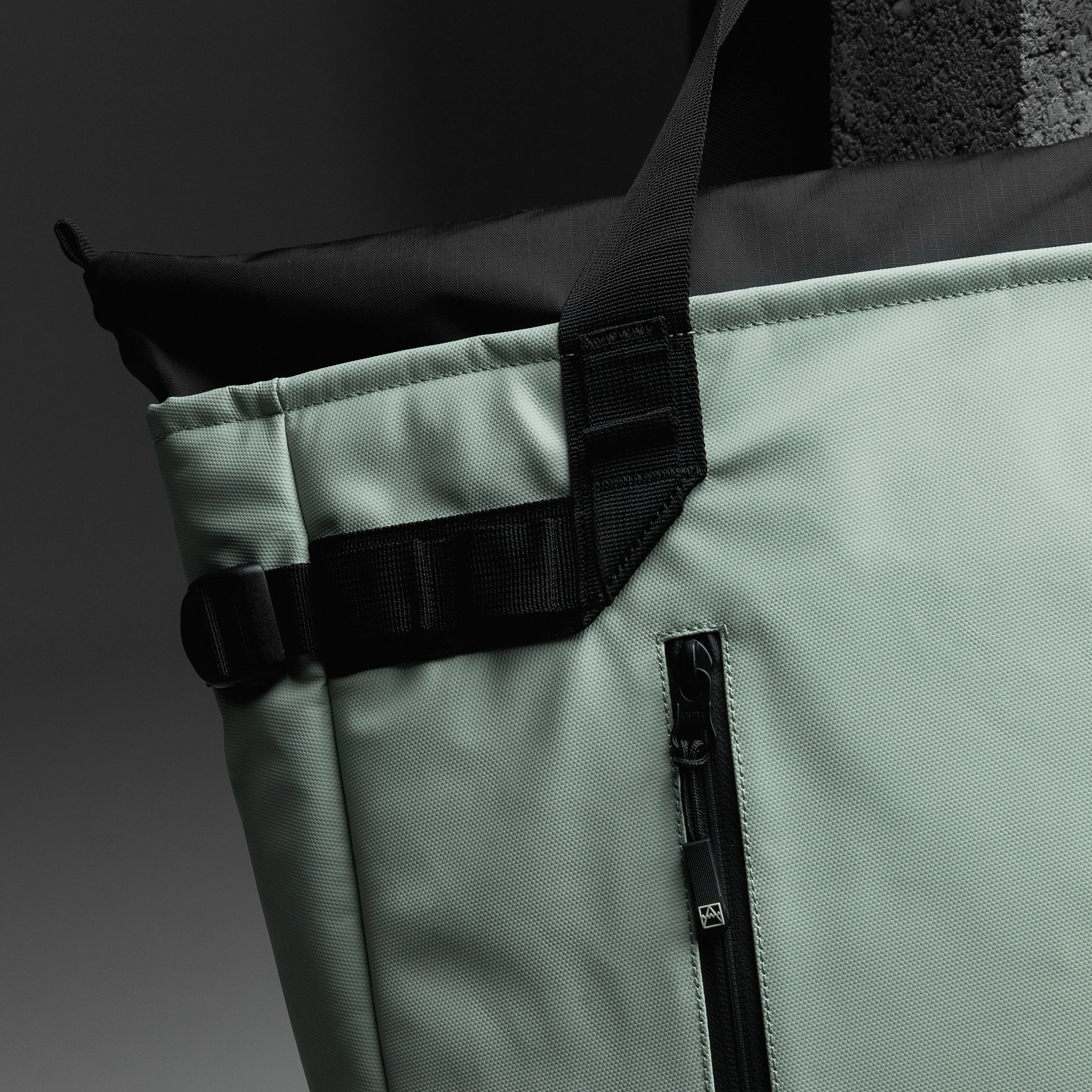 Laptop Tote 20L