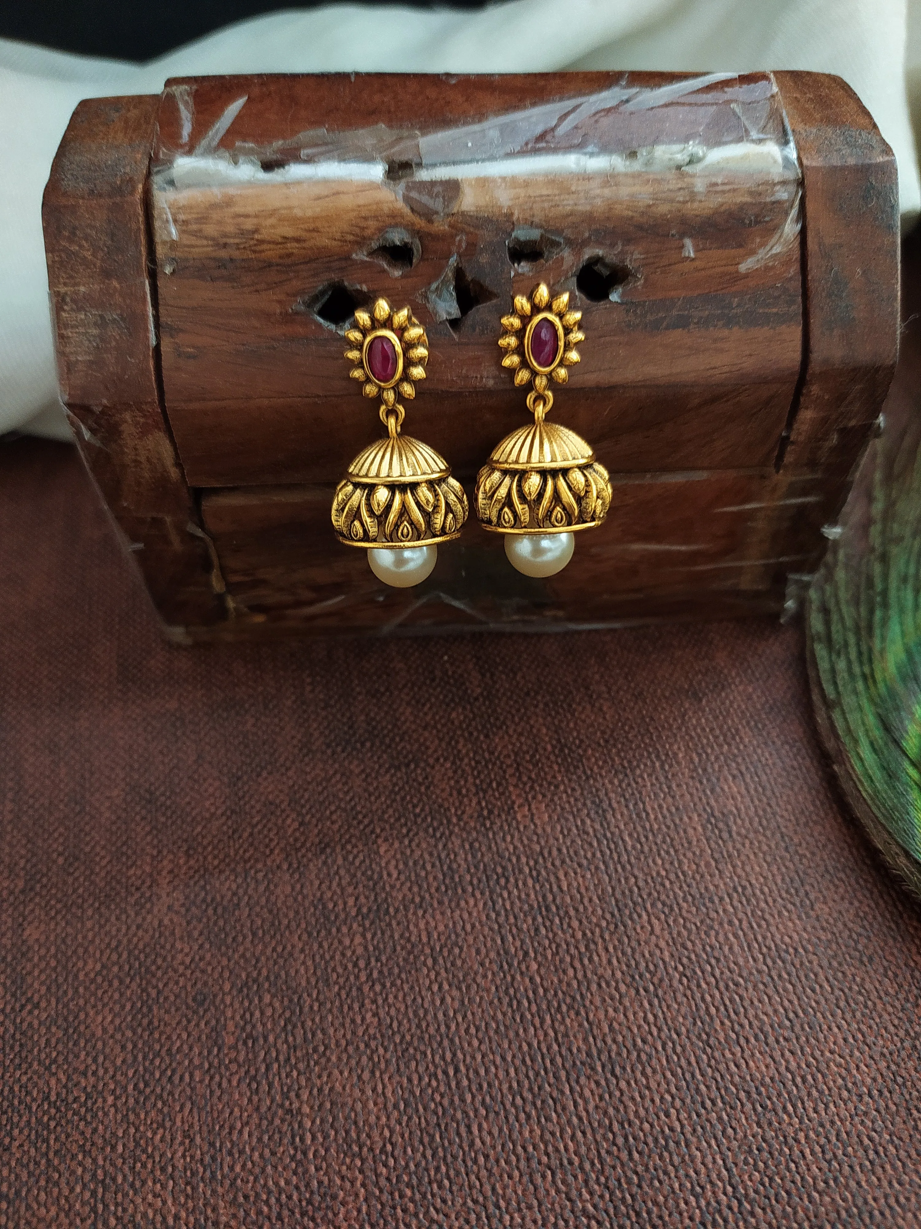 "Antique Simple and Elegant Kemp & Green Necklace with Jhumki"