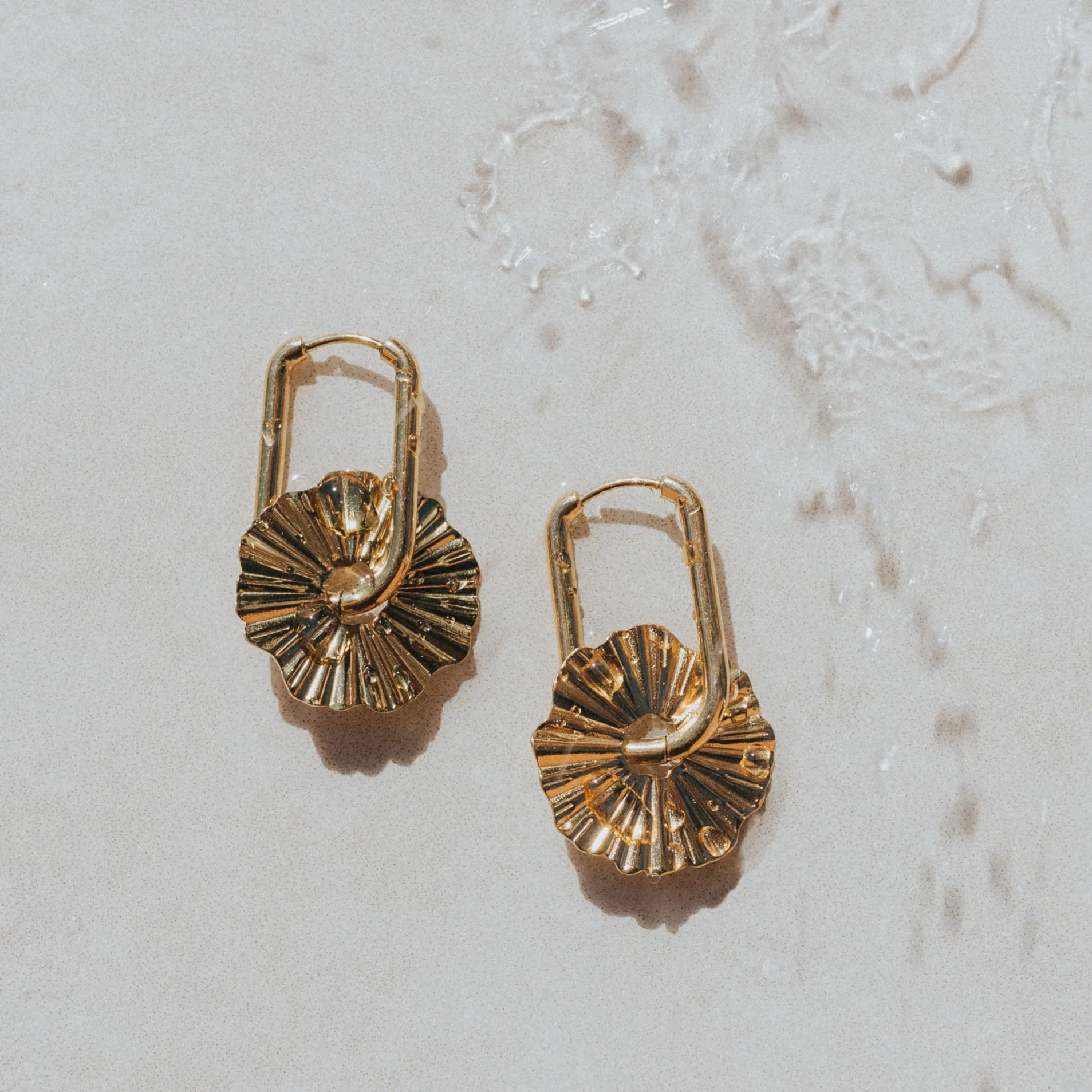 URCHIN SURF EARRINGS 18K GOLD