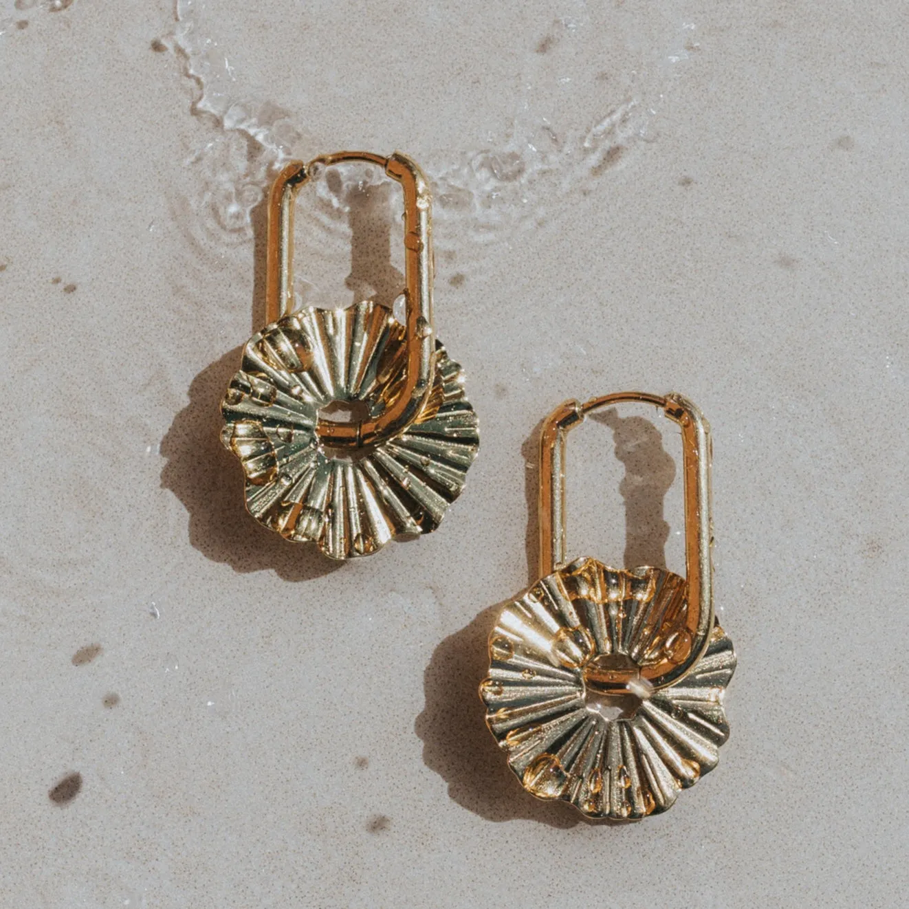 URCHIN SURF EARRINGS 18K GOLD