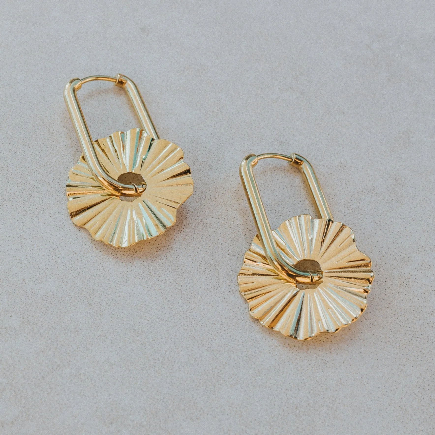 URCHIN SURF EARRINGS 18K GOLD