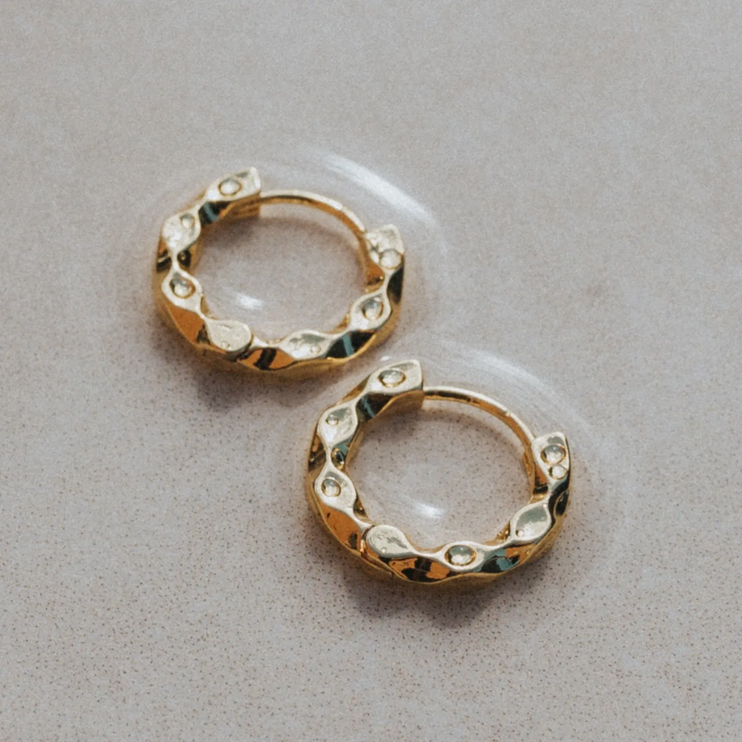 WAVEY SURF EARRINGS 18K GOLD