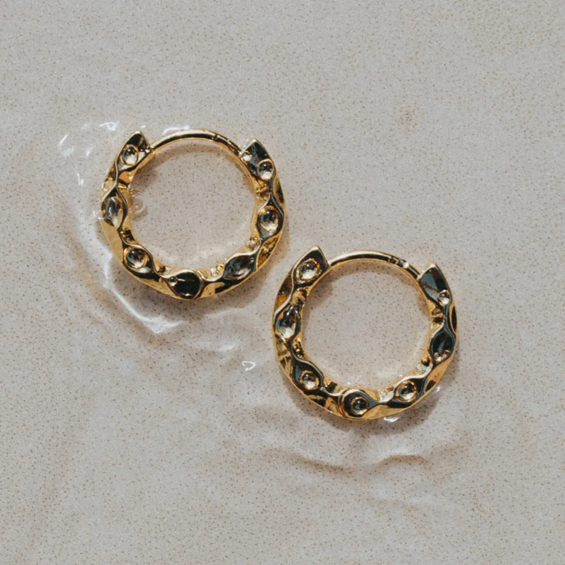 WAVEY SURF EARRINGS 18K GOLD